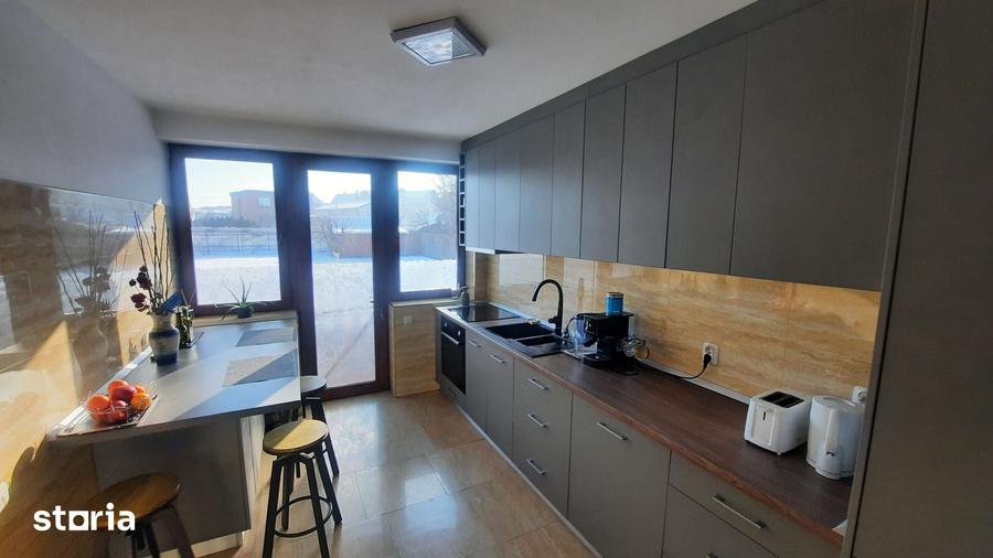 Casă cu 5 camere cu Teren 1514 Mp în Central