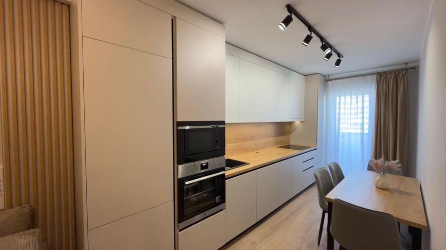 Apartament cu 2 camere semidecomandat, mobilat în Florești