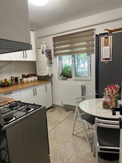 Apartament cu 3 camere decomandat în Aleea Tudor Neculai