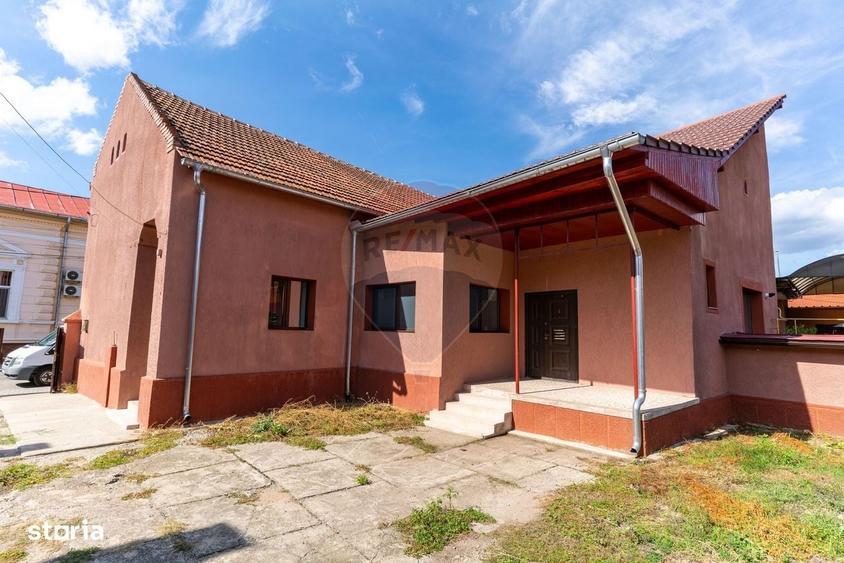Casă cu 4 camere în Central