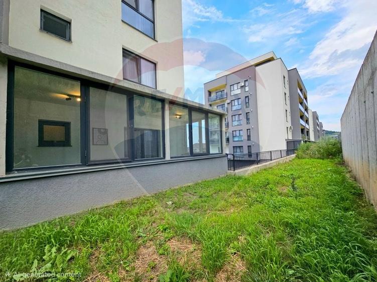 Apartament cu 3 camere semidecomandat, mobilat în Florești