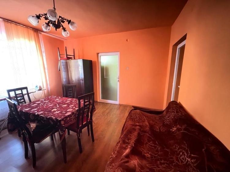Casă cu 3 camere în Berbești