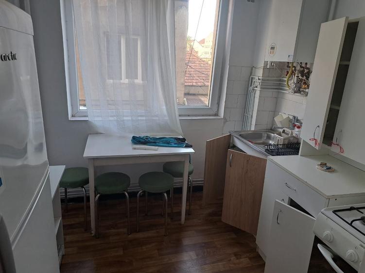 Apartament cu 2 camere semidecomandat în Exterior Vest