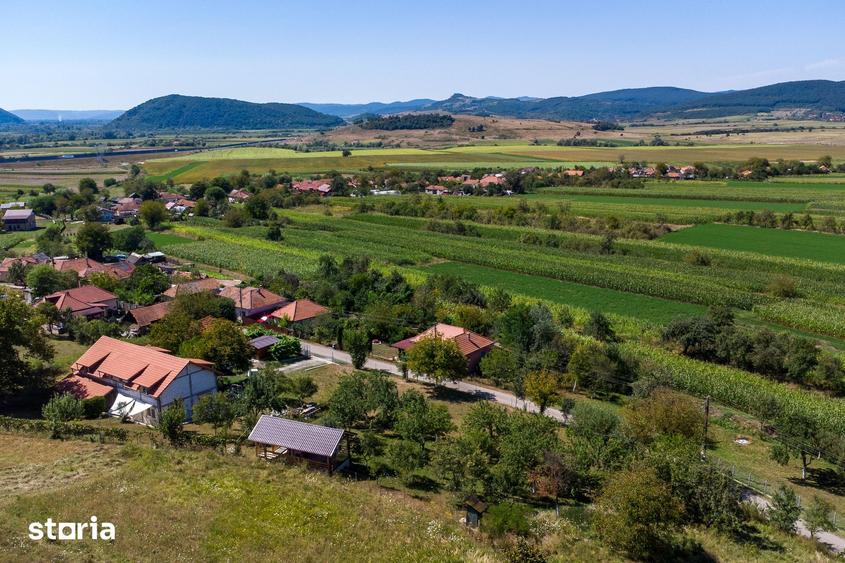 Casă cu 3 camere cu Teren 1019 Mp în Brănișca