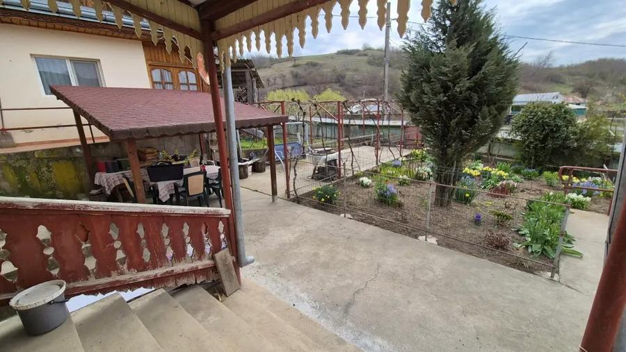 Casă cu 4 camere cu Teren 1500 Mp în Șendrești