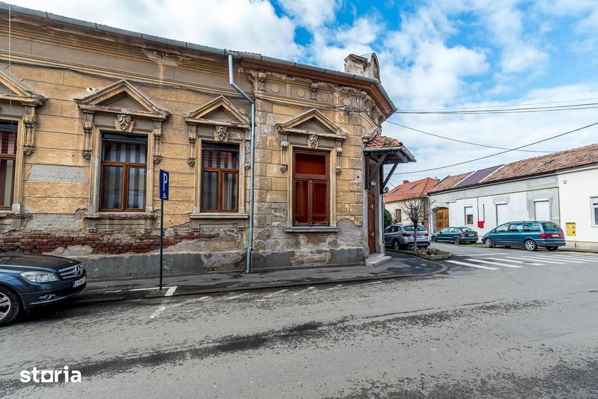 Apartament cu 3 camere, mobilat în Central