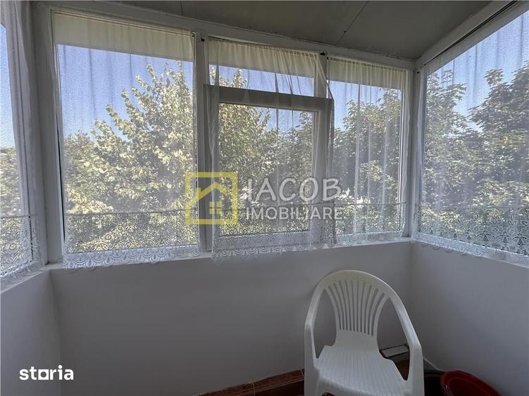Apartament cu 3 camere decomandat în Republicii
