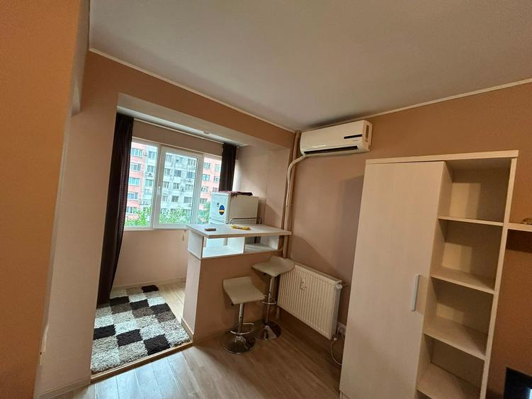 Garsonieră decomandată, mobilată în Dristor