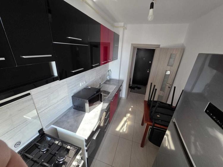 Apartament cu 2 camere decomandat, mobilat în Metalurgiei