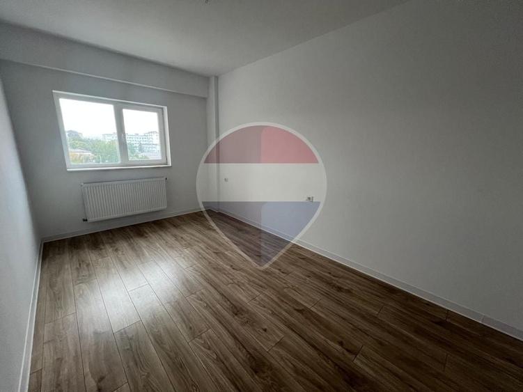 Apartament cu 2 camere decomandat în Est