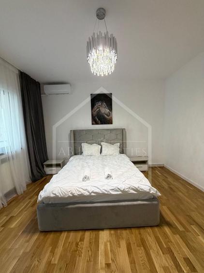 Apartament cu 3 camere decomandat, mobilat în Calea Victoriei