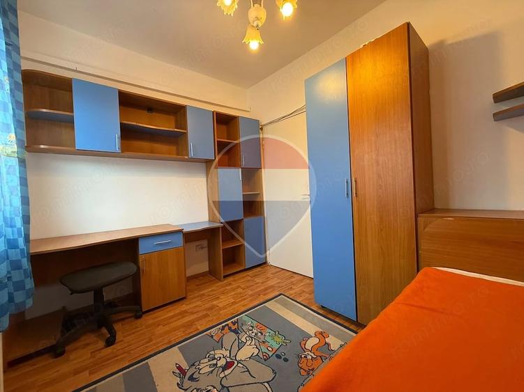 Apartament cu 3 camere decomandat în Calea București