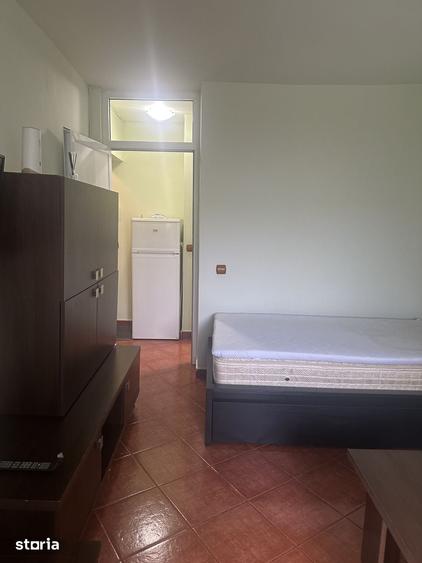Garsonieră decomandată în Central
