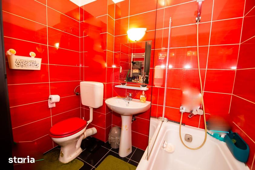Apartament cu 3 camere semidecomandat în Rahova
