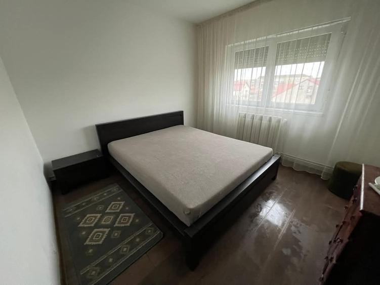 Apartament cu 3 camere decomandat în Lipovei