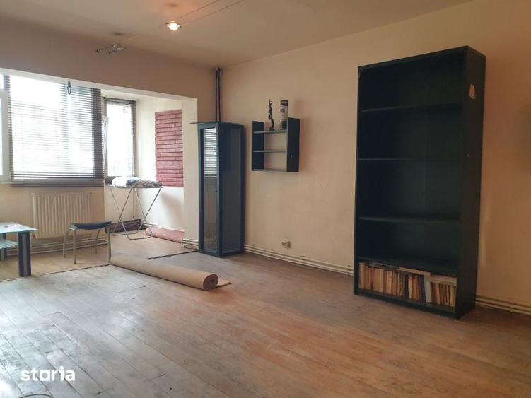 Apartament cu 3 camere decomandat în Canta