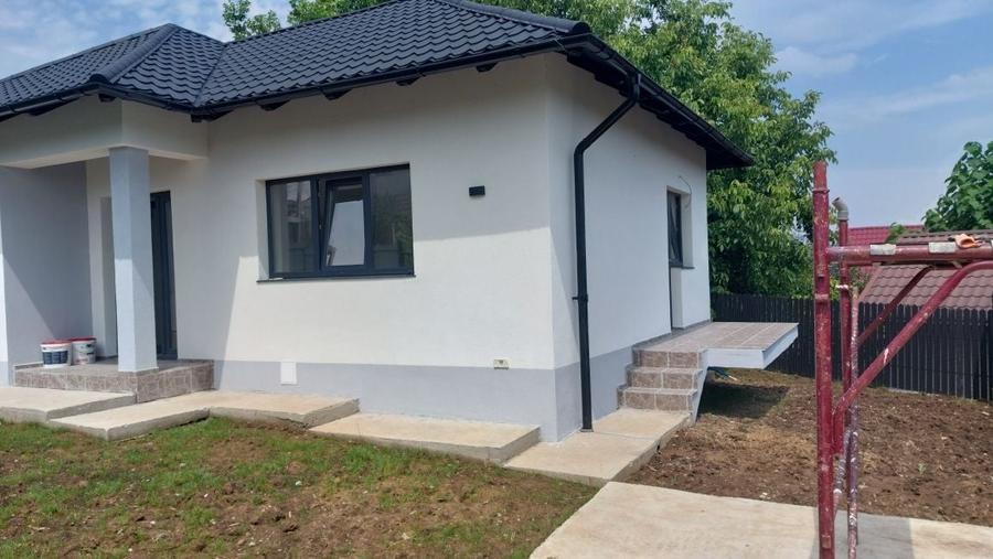 Casă cu 3 camere în Valea Adâncă