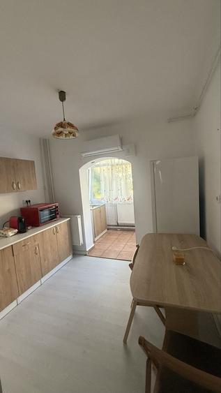 Apartament cu 2 camere decomandat în 1 Mai