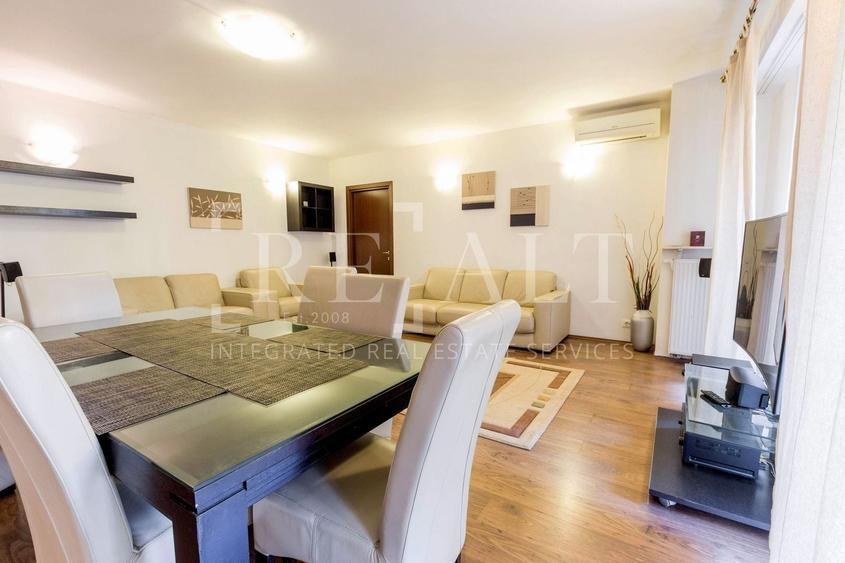 Apartament cu 3 camere semidecomandat, mobilat în Ștefan cel Mare