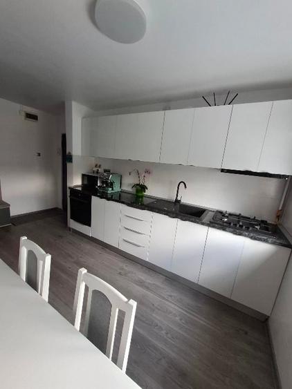 Apartament cu 2 camere semidecomandat, mobilat în Vest