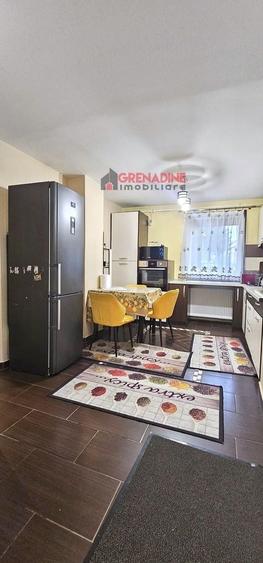 Apartament cu 3 camere decomandat, mobilat în Centrul Civic