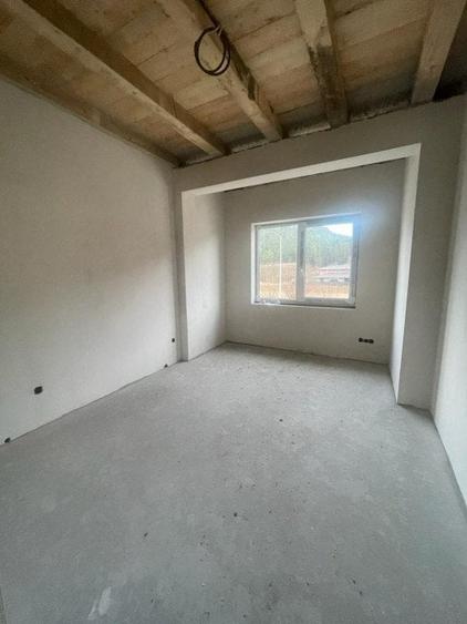 Casă individuală cu 4 camere cu Garaj în Luna de Sus