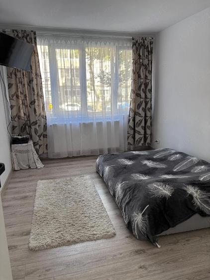 Apartament cu 3 camere decomandat în Dâmbovița
