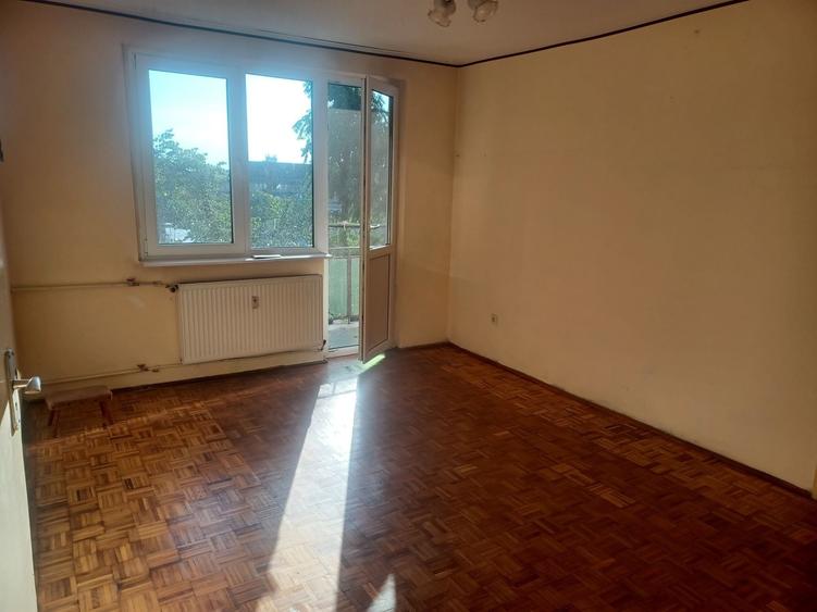Apartament cu 2 camere semidecomandat în Exterior Vest