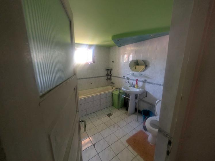 Casă cu 3 camere în Lipoveni