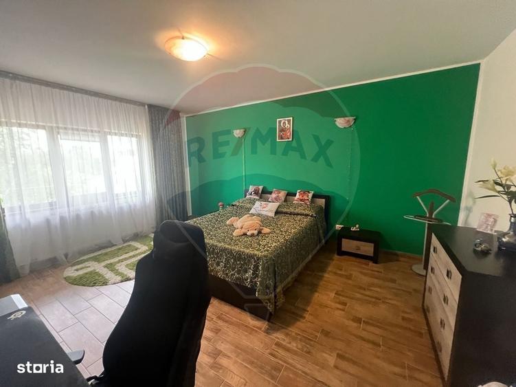 Casă cu 4 camere cu Teren 983 Mp în Garoafa