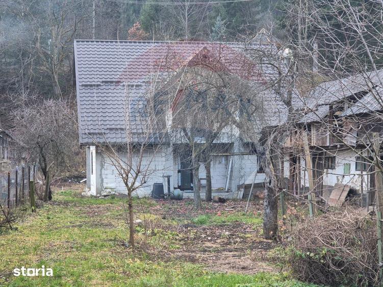 Casă cu 5 camere cu Teren 1782 Mp în Tarcău