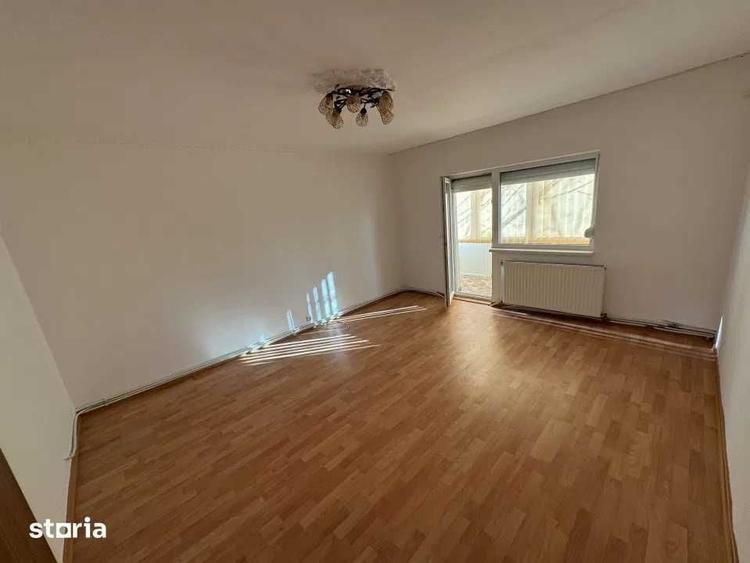 Apartament cu 3 camere decomandat în Micro 16
