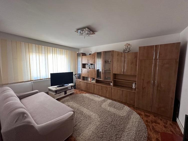 Apartament cu 3 camere decomandat, mobilat în Inel II