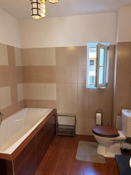 Apartament cu 3 camere decomandat în Câmpului