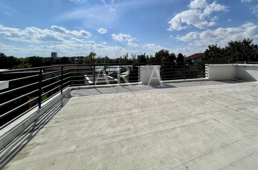 Casă individuală cu 6 camere cu Canalizare în Băneasa