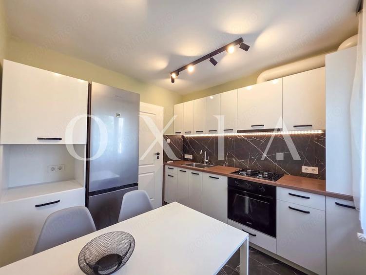 Apartament cu 3 camere semidecomandat în Circumvalațiunii