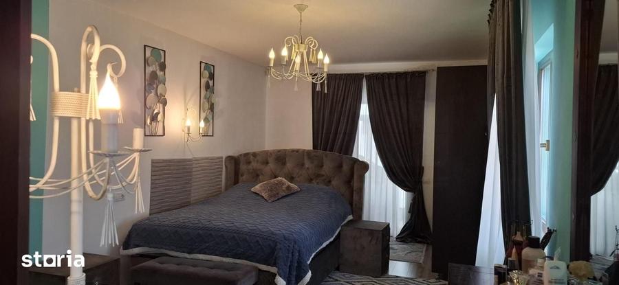 Casă cu 5 camere cu Teren 1000 Mp în Șcheia