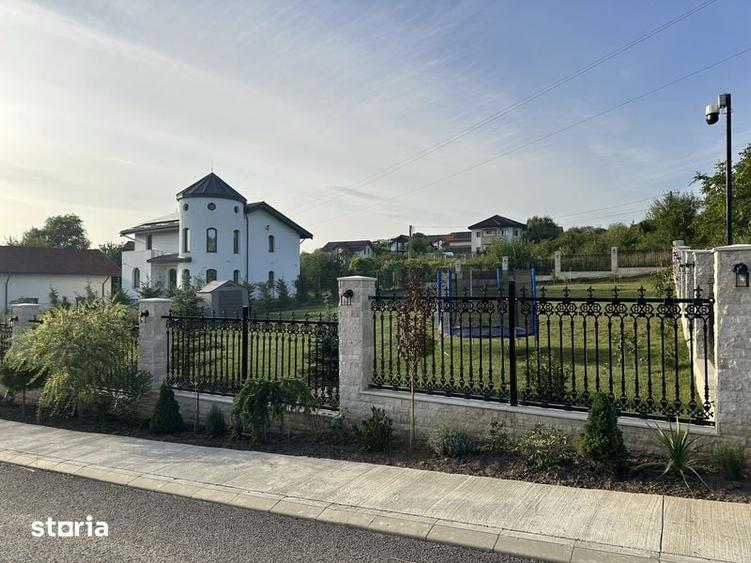 Teren de 1000 mp, în Bucium