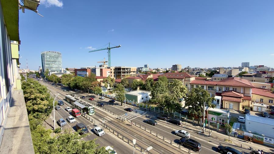 Apartament cu 2 camere semidecomandat, mobilat în P-ța Victoriei