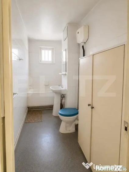 Apartament cu 4 camere decomandat în Piața Centrală