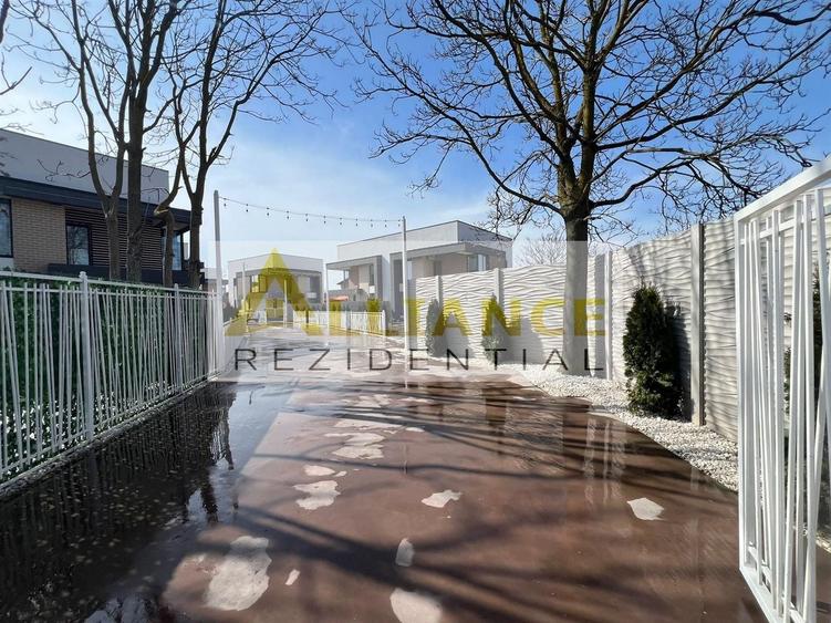 Casă individuală cu 5 camere cu Canalizare în Berceni