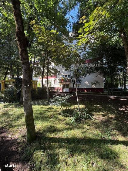 Apartament cu 3 camere în Apărătorii Patriei