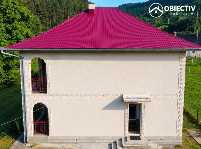 Casă individuală cu 5 camere cu Teren 2674 Mp în Poiana Teiului
