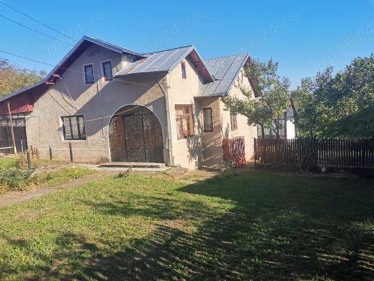 Casă cu 5 camere cu Teren 1300 Mp în Central