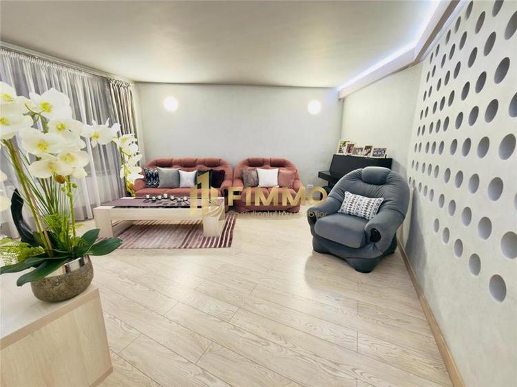 Apartament cu 5 camere semidecomandat în George Enescu