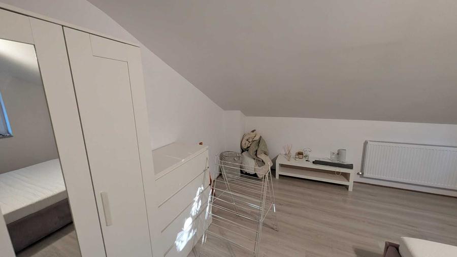 INCHIRIEZ CAMERA IN APARTAMENT 3 camere - doar pentru fete in Iris - 2