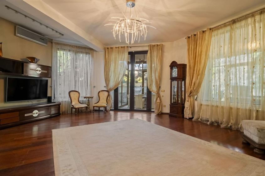 Duplex cu 5 camere cu Canalizare în Central