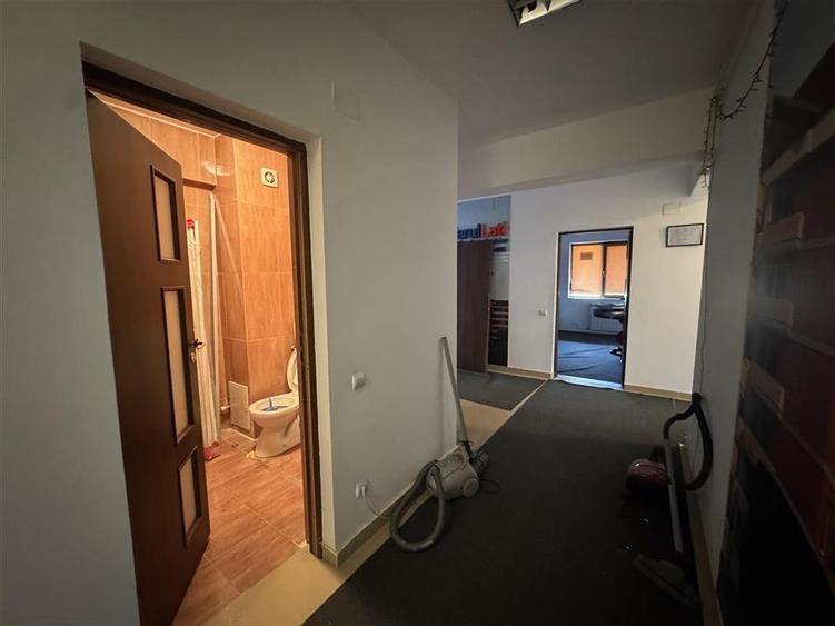 Apartament cu 4 camere decomandat în Central