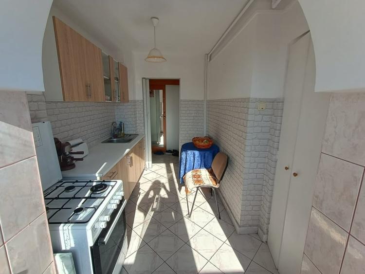 Apartament cu 2 camere semidecomandat, mobilat în Cantemir