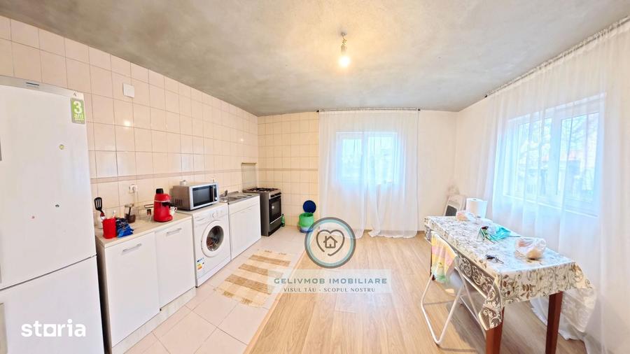Casă cu 9 camere cu Teren 1000 Mp în Târgșoru Vechi